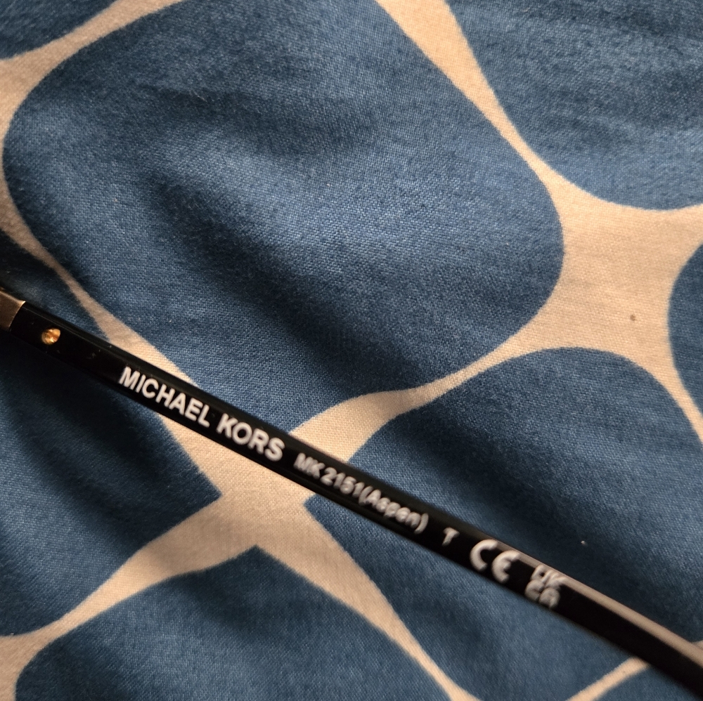 Michal Kors Aspen Sunglasses. - Picture 6 of 6